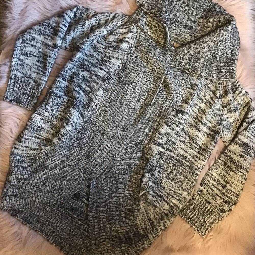 Black and white marveled cardigan